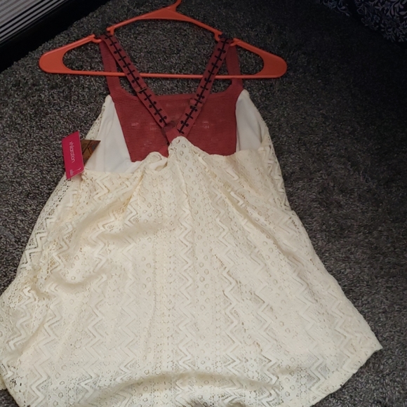 Cream tank - Picture 2 of 2